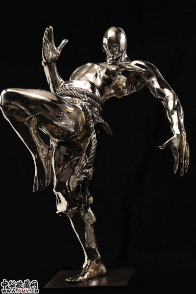 《横空》 不锈钢 65 x 55 x 85 cm  2010-2011年