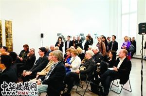 参加画展开幕式的多位德国画家曾经参加深圳双年展，还曾以深圳画院客座画家的身份在深圳创作和生活。（图片由展览主办方提供）