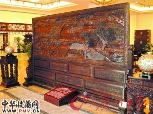 《清式紫檀精刻清明上河图地座屏》