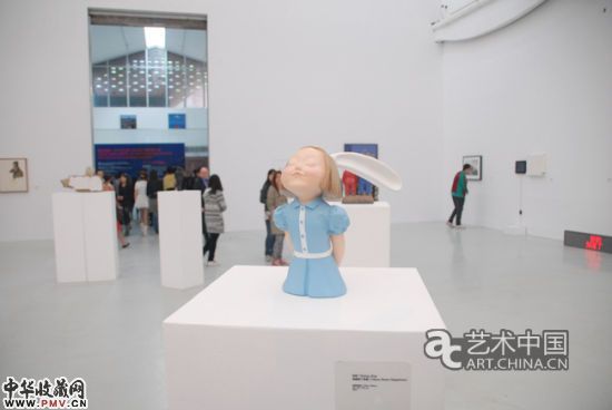 “爱与希望――艺术界支援日本灾区儿童慈善活动”展览现场，伊比利亚艺术中心。图片来源 艺术中国