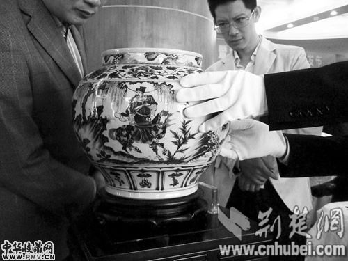 图为：青花“鬼谷下山”仿品仿