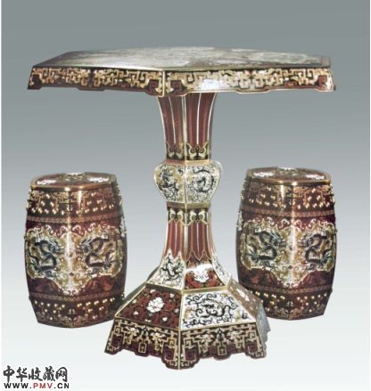 景泰蓝作品《龙纹桌和绣墩》