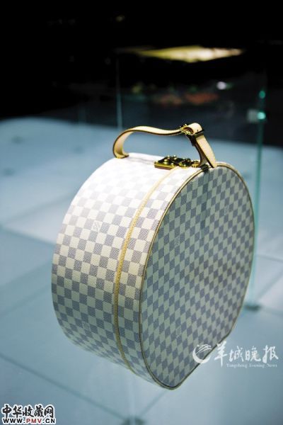 3号展厅展出的与设计师跨界合作的产品，时间跨度超过上百年。