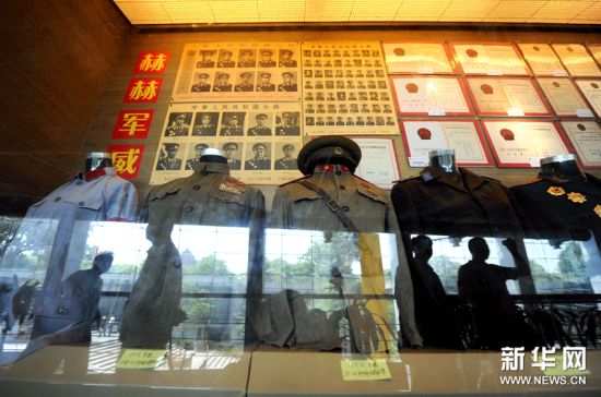 月9日，“赫赫军威”展示了各个时期的军服。