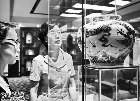 大明宫陶瓷艺术博物馆的镇馆之宝是元青花瓷器。