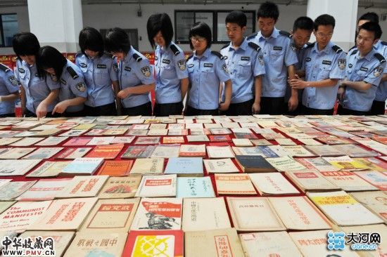 “红色收藏”走进警察学院 2000余件藏品震撼师生