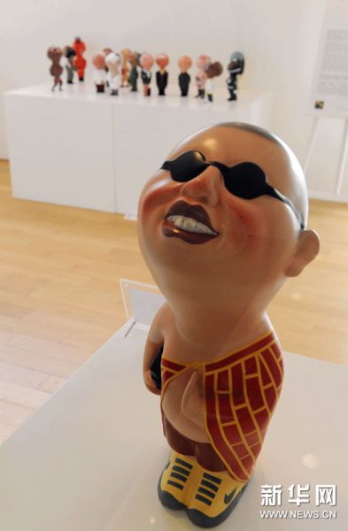 这是“小人”系列雕塑作品中的“和尚”（6月25日摄）。