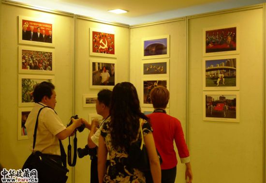 庆祝中国共产党成立九十周年“银坤杯”全球华人书法、美术、摄影大奖赛颁奖典礼暨获奖作品展