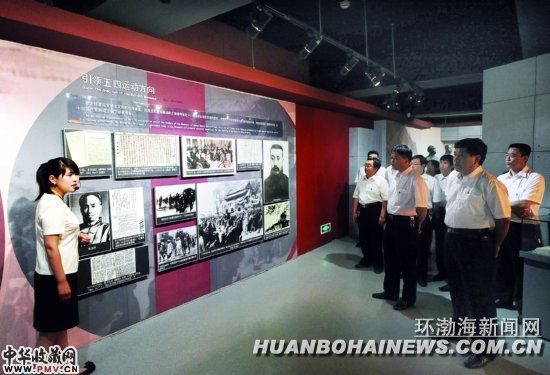 建党90周年前夕，到乐亭李大钊纪念馆参观的各界人士络绎不绝。 记者刘洪超摄