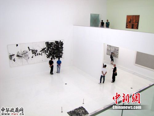 图为在北京798偏锋新艺术空间举行的“象由心生――中国抽象艺术第四回展”。