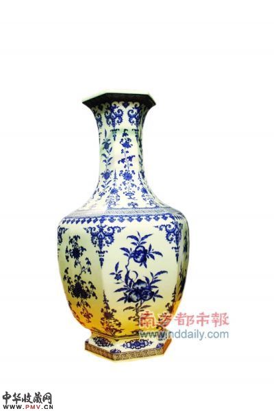 清乾隆青花折枝花卉六方大瓶