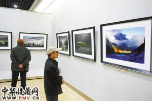 百幅摄影油画展现“五个重庆”美景。