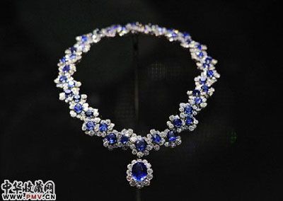 宝格丽125周年展上美艳珠宝。