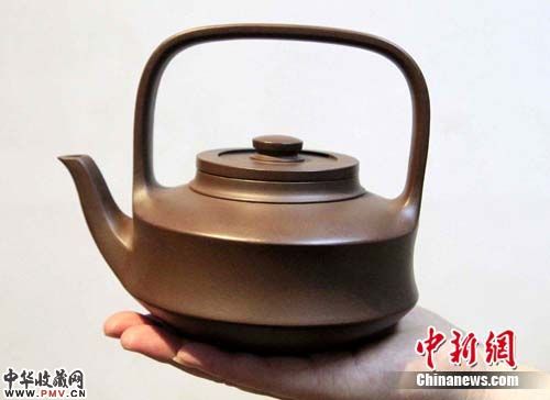 “一代紫砂泰斗”顾景舟代表作《提梁提壁壶》。 潘索菲 摄