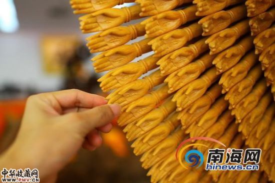 雕刻精美的“千手千眼观世音”千只手(南海网记者 张茂 摄)