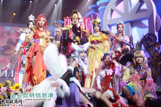 开幕式晚会上的Cosplay秀引爆全场 记者合宇聪/摄