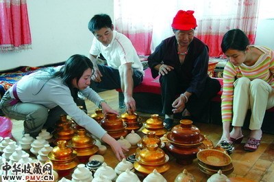 上桥头村“木碗村”(图片来源:云南电视台) 上桥头村“木碗村”(图片来源:云南电视台)