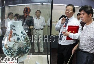香港黄氏兄弟91件捐赠瓷器给苏州园林博物馆