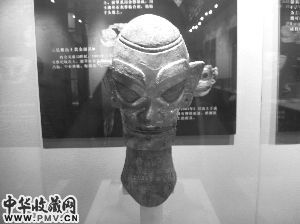 驰名中外的戴青面罩青铜人