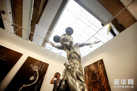 艺术家彭弘智创作的雕塑作品