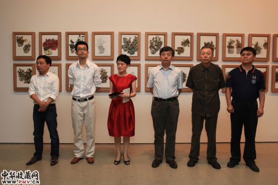 （左起）黄笃 高鹏 罗敏 吴长江 李翔 刘辉