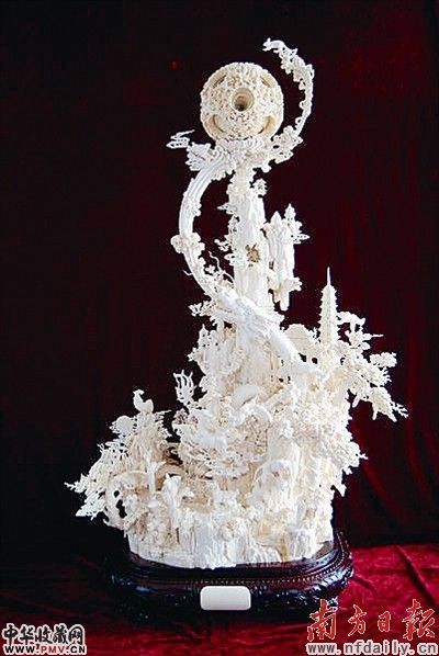 《盛世乾坤》，57层象牙球，李定宁、李斌成作品。南方日报记者 李培 摄