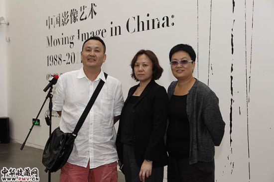 开幕式现场 艺术家王功新、林天庙与民生现代美术馆副馆长郭晓彦