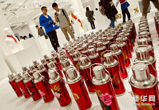 9月10日,曾经人人都离不开的铁皮暖壶吸引了参观者的注意。