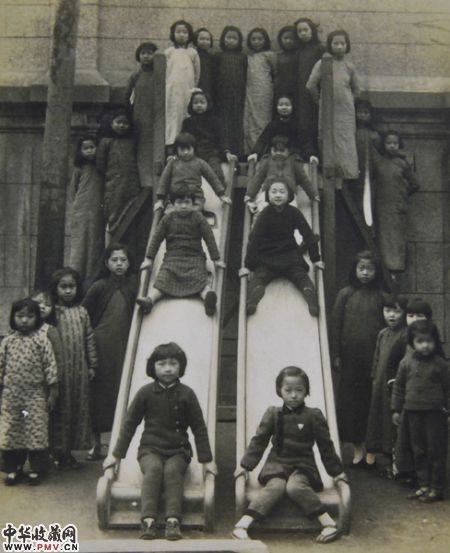 这是策展人王秋杭收藏并展出的女性专题老照片（9月20日摄）。