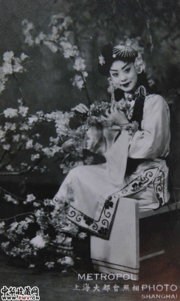 这是策展人王秋杭收藏并展出的女性专题老照片（9月20日摄）。