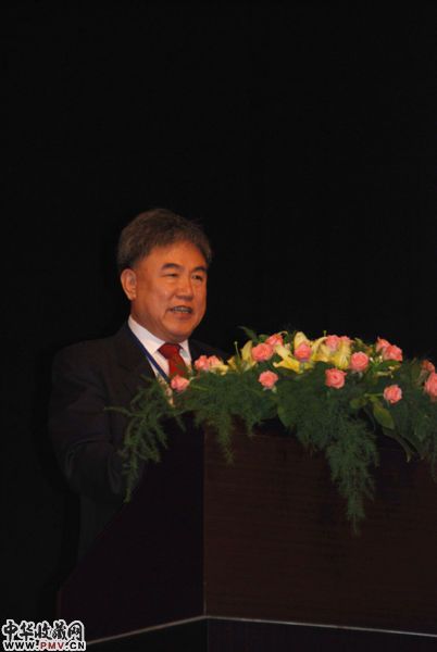 中华文化联谊会顾问李洪峰在开幕式上致辞。(中华文化联谊会供稿)