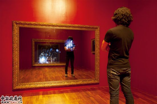 破碎的镜子_古典,Broken Mirror_Classic, 253 x 184 x 9 cm, multimedia, 2011 破碎的镜子_古典,Broken Mirror_Classic, 253 x 184 x 9 cm, multimedia, 2011