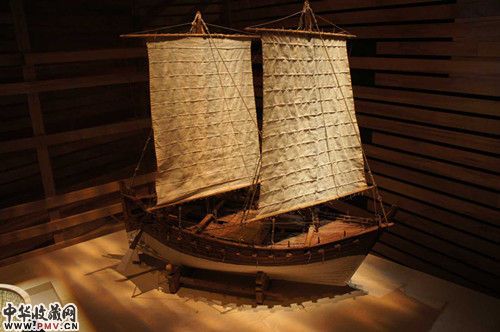 九世纪阿拉伯帆船复制模型。本网记者 丁刚摄