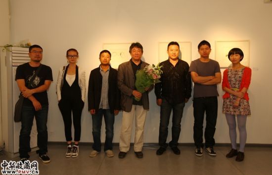 谭平师生合影