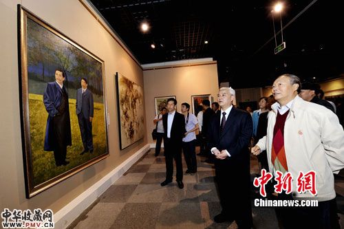 四川省纪念辛亥革命100周年书画展现场 安源 摄