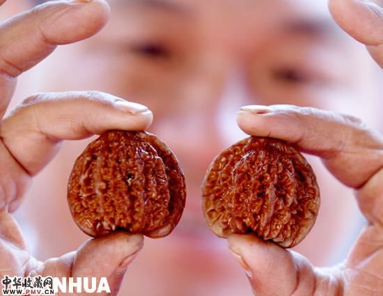 “文玩核桃、葫芦文化节”上展示的“把玩”核桃。