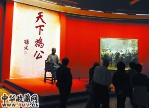 纪念辛亥革命100周年美术作品展昨天在美术馆举行,展厅正中央端放着刘开渠先生1944年所作的铸铜孙中山先生坐像。记者 李继辉摄