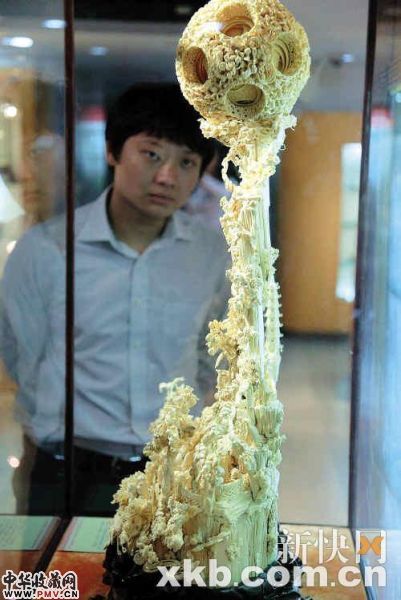 象牙球巧夺天工。