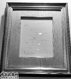 毕加索于1967年创作的“两只公鸡”原作手稿，标价18万元，现已被人买走。信息时报记者 黄亦民 摄.jpg