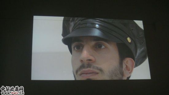 艺术家用108位男子探寻身体、身份与权力的关系。