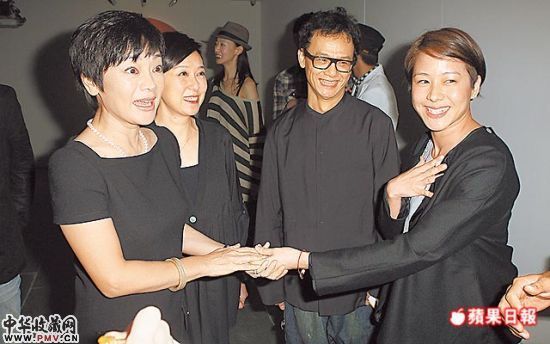 张艾嘉(左起)、黄韵玲、姚谦及林嘉欣,一起为画展出力