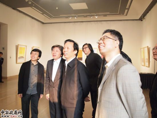 左起:画家梁宇、中国美术馆馆长范迪安、文化部副部长王文章、深圳市文体旅游局副局长陈新亮