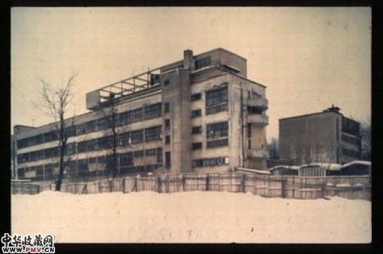 ③莫斯科的“纳康芬公寓楼”，最初以“新生活之家”名噪一时。当年，这幢建筑物是一种社会实践工程，鼓励人们过“共产主义”生活。