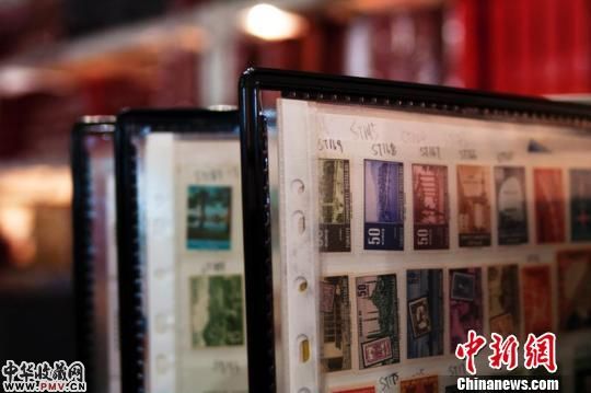 第27届亚洲国际邮展无锡开幕 53国珍稀邮品亮相。　李一芳　摄