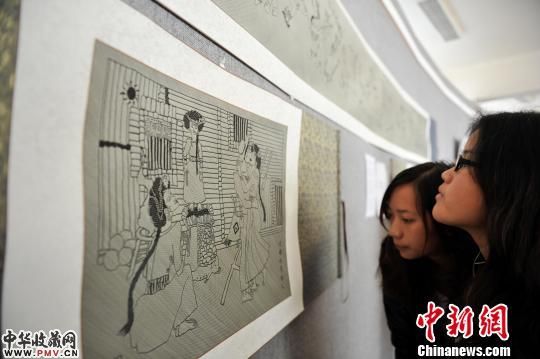图为《阿诗玛》和《走婚的摩梭人》两幅竹编工艺美术作品。　刘冉阳　摄