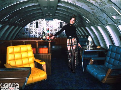 1970年美国波音747飞机上的空姐制服。
