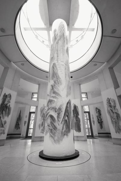 山水图腾 水墨绘画装置  高 820 x 直径120 cm  2011