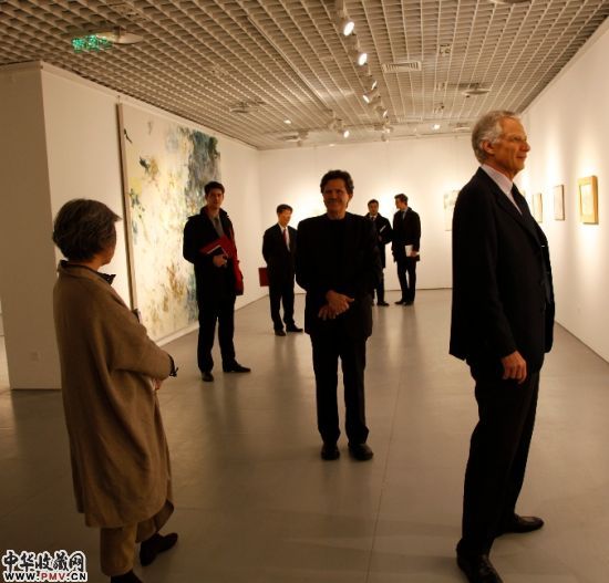 法国前总理德维尔潘先生参观。