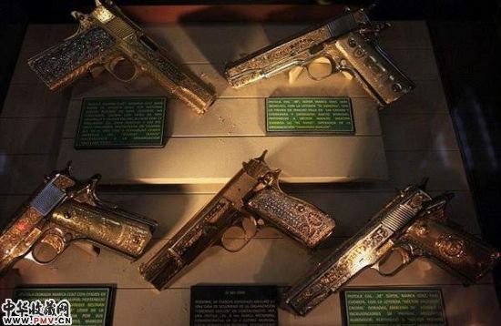 毒枭奢华黄金手枪