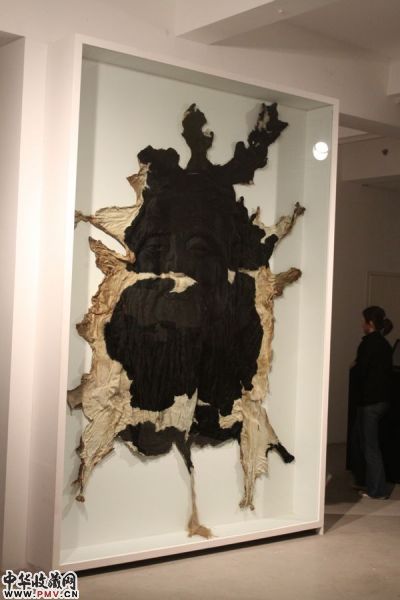 展厅一楼入口的牛皮孔子像